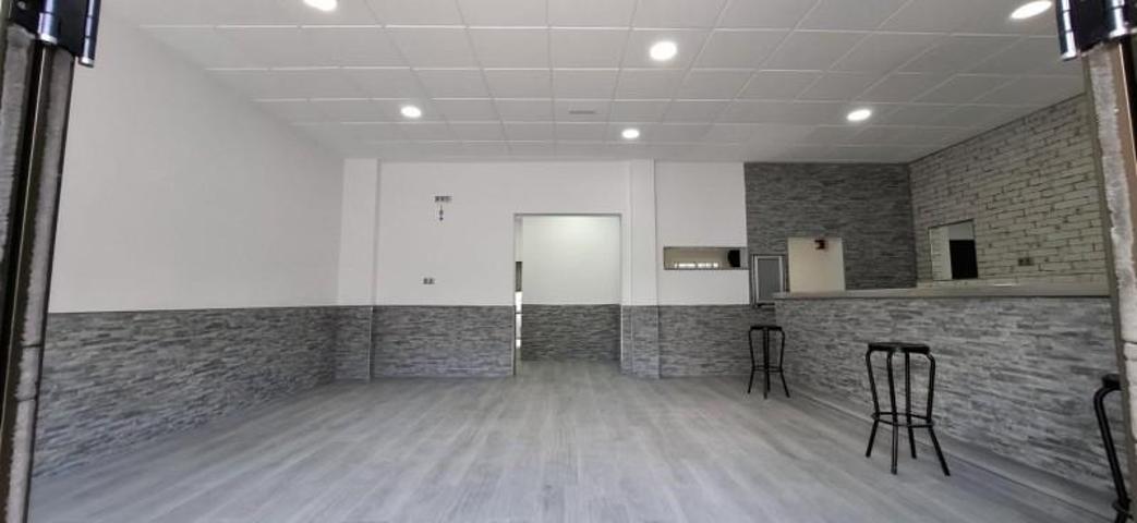 Local comercial en alquiler en Lora del Río, Lora del Río photo 0