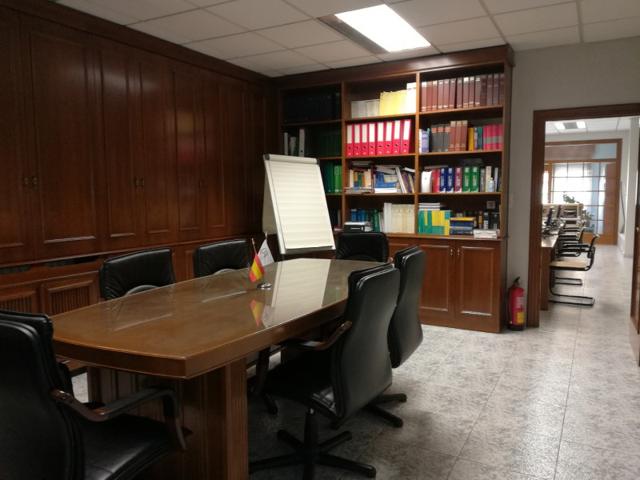 Local comercial en venta en La Roda, Instituto Doctor Alarcon Santon photo 0