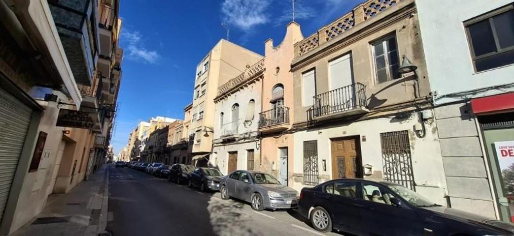 Casa en venta en Valencia, Natzaret photo 0