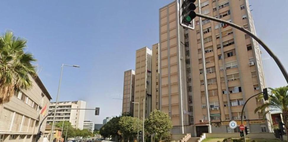 Piso en venta en Cornellà de Llobregat, Sant Ildefons photo 0