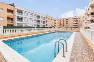 Apartamento en venta en Torrevieja, Playa de los locos photo 0