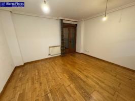 Apartamento en venta en León, Casco Antiguo photo 0