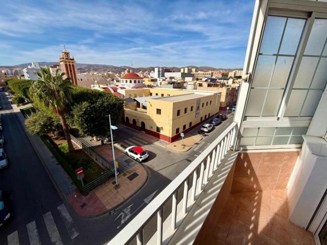 Piso en venta en Almería, Barrio san luis photo 0
