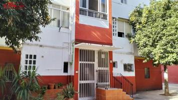 Piso en venta en Sevilla, El Carmen photo 0