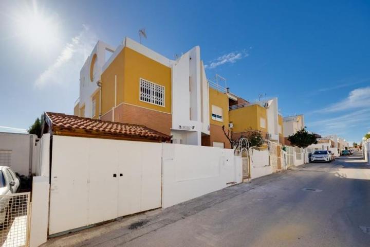 Adosada en venta en Orihuela, Baix Segura photo 0