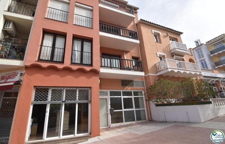 Local comercial en venta en Empuriabrava photo 0