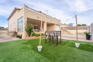 Casa en venta en El Pla de Santa Maria, La torre del pitxo photo 0