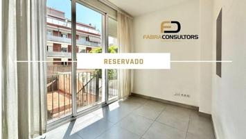 Apartamento en venta en Badalona, Canyado photo 0