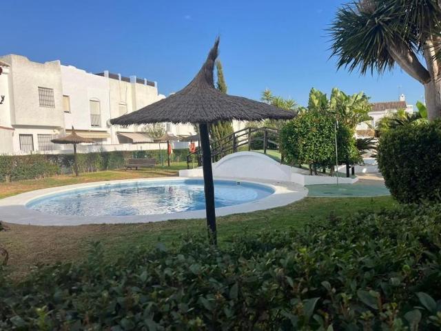 Adosada en venta en Chiclana de la Frontera, Los gallos photo 0