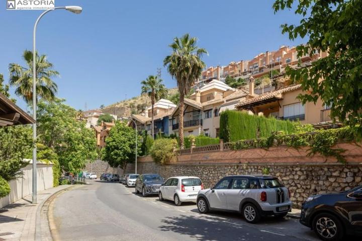 Duplex en venta en Granada, Carretera de la sierra photo 0