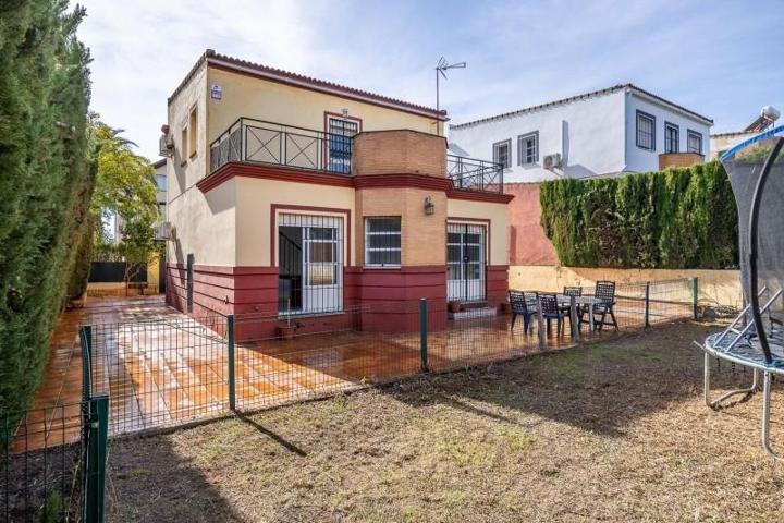 Chalet en venta en Gelves, Simón Verde, Mairena del Alja photo 0