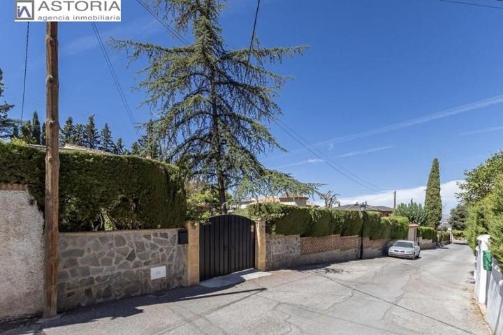 Chalet en venta en Zubia, Vía del tranvía photo 0