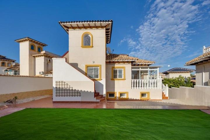 Chalet en venta en Orihuela Costa, Playa Flamenca photo 0