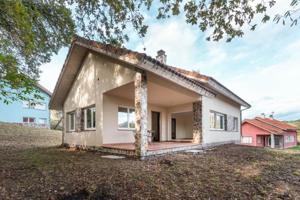 Chalet en venta en Siero, Pola de Siero photo 0