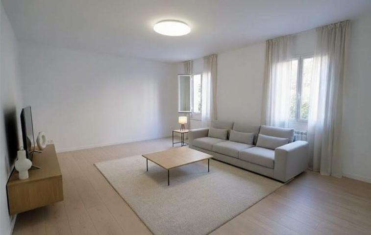 Apartamento en venta en Barcelona photo 0