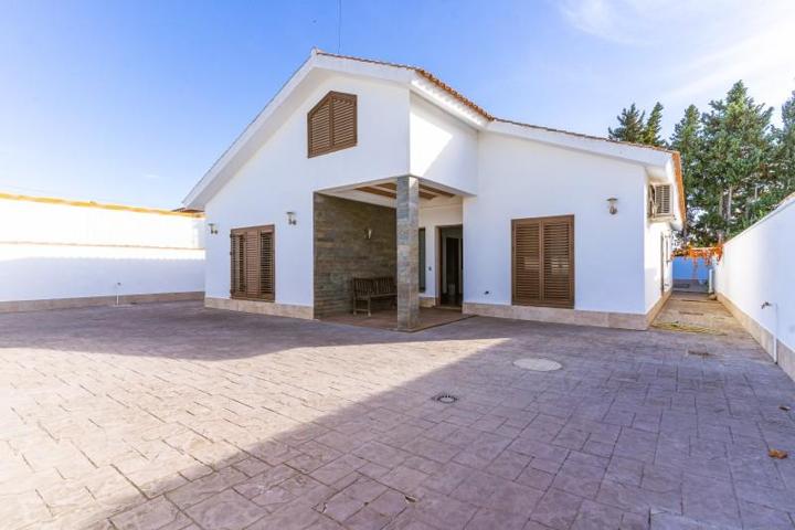 Chalet en venta en Chiclana de la Frontera, Borreguitos photo 0
