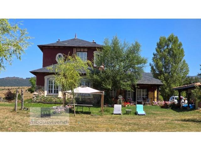 Casa con terreno en venta en Boñar photo 0