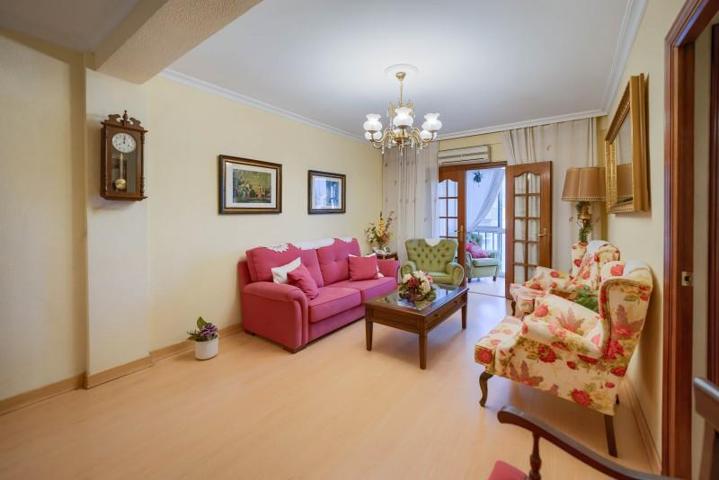 Apartamento en venta en Sevilla, Barrio León photo 0