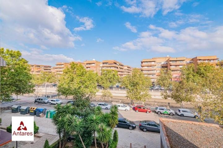 Piso en venta en Granada, Jardin de la reina photo 0