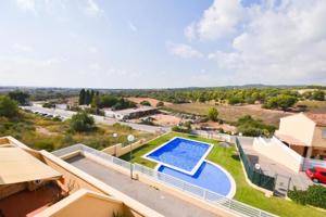 Adosada en venta en Cubelles, SUD SUMELLA photo 0