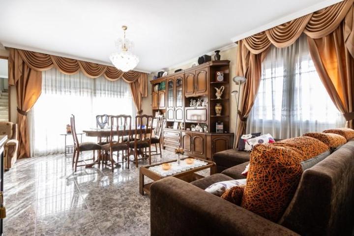 Casa en venta en Sabadell, Can Rull photo 0