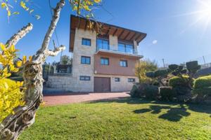 Casa en venta en Pontevedra photo 0