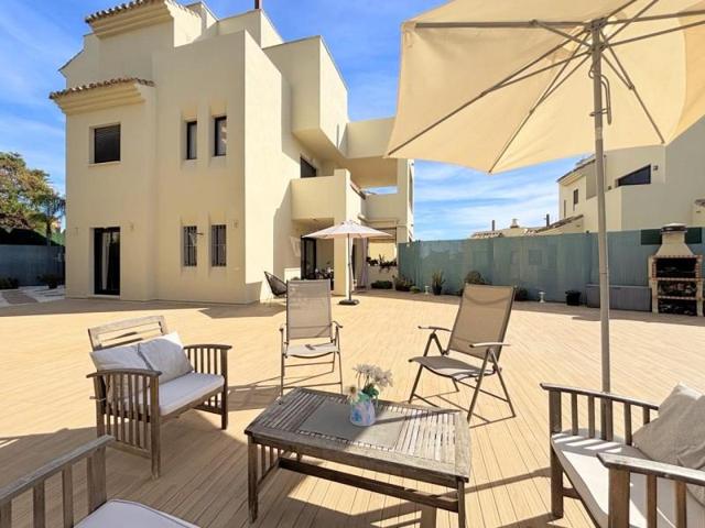 Piso en venta en Estepona, Calle Alpandeire, 29680 photo 0