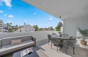 Apartamento en venta en Marbella, Nueva Andalucia - El Dorado photo 0