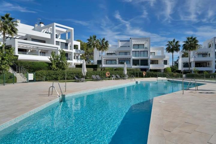Apartamento en venta en Estepona, Benatalaya photo 0