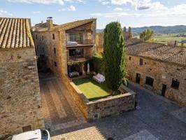 Casas de pueblo en venta en Pals photo 0