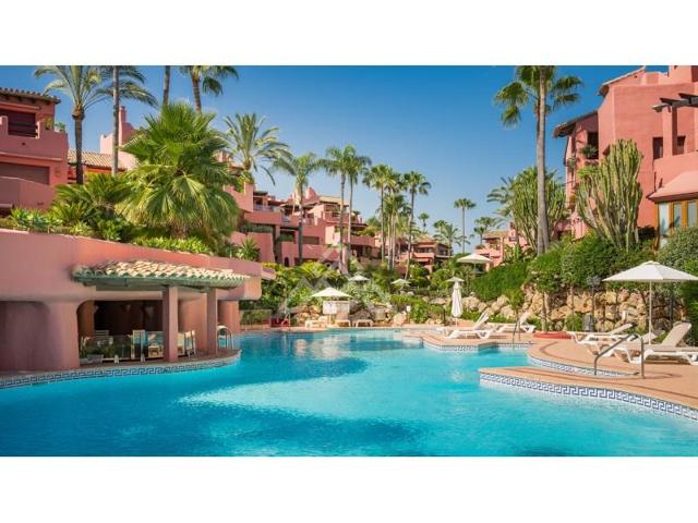 Apartamento en venta en Estepona photo 0