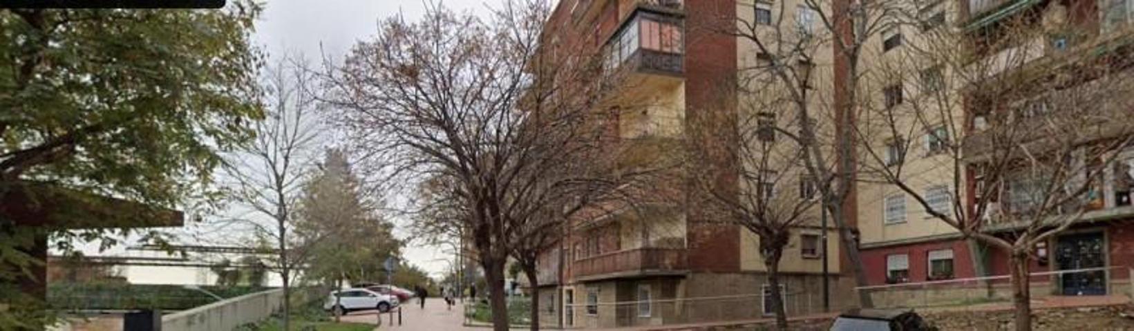 Piso en venta en Barcelona, La Trinitat Vella photo 0