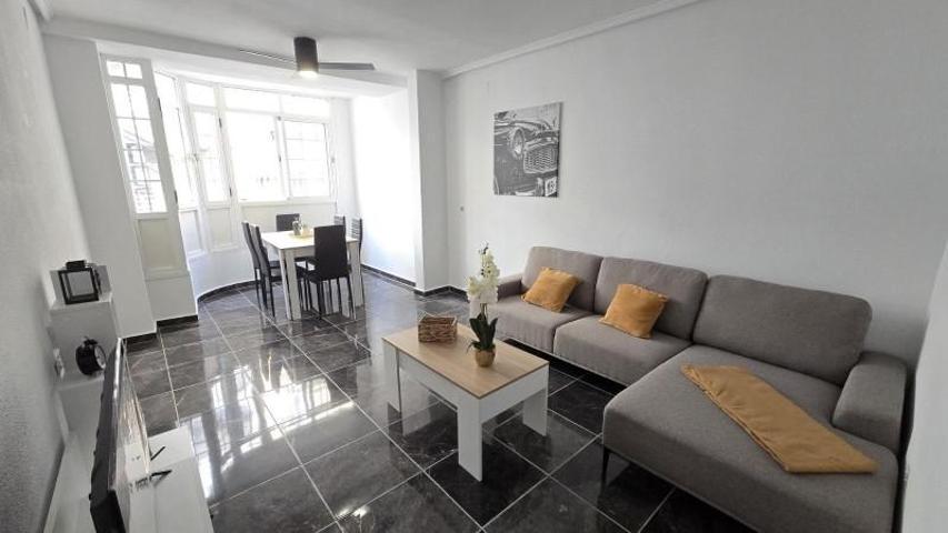 Apartamento en venta en Torrevieja, Centro - Muelle Pesquero photo 0