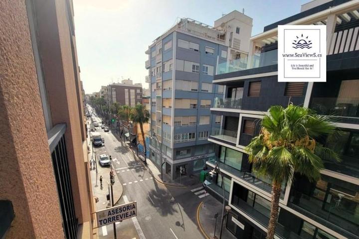 Apartamento en venta en Torrevieja, Centro photo 0