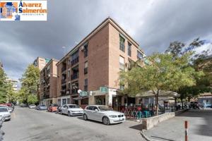 Piso en venta en Granada, Zaidín photo 0