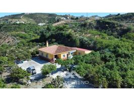 Chalet en venta en Benamocarra photo 0