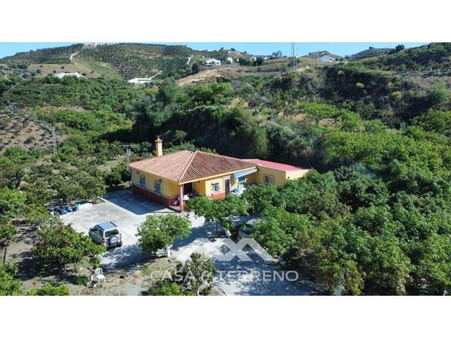 Chalet en venta en Benamocarra photo 0