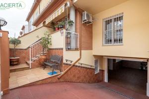 Adosada en venta en Granada, La Chana photo 0