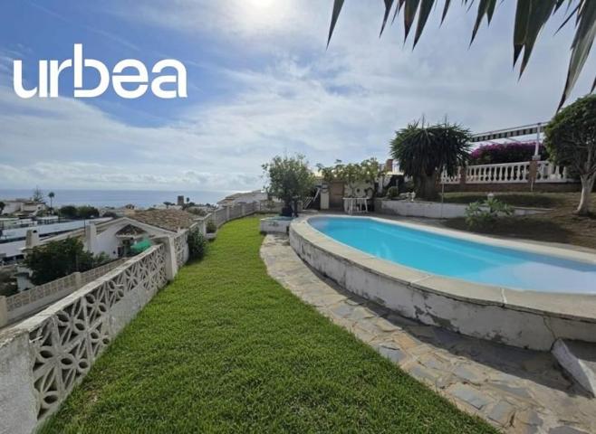 Chalet en venta en Benalmádena, Torremuelle photo 0