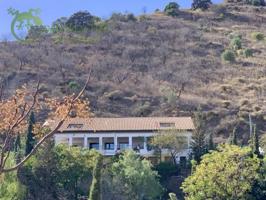 Chalet en venta en Comares photo 0