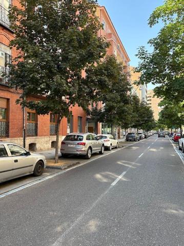 Local comercial en alquiler en Valladolid, Centro photo 0