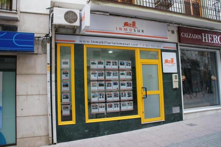 Local comercial en alquiler en Lucena, Lucena photo 0