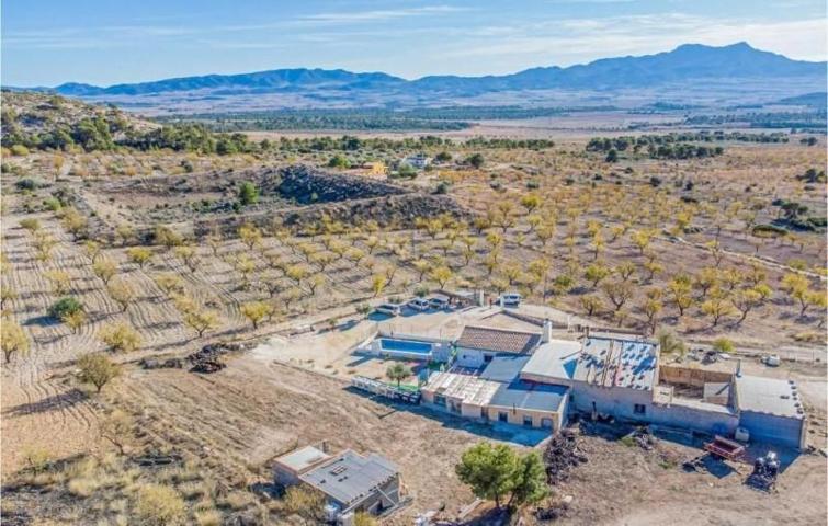 Chalet en venta en Pinoso, Comunidad valenciana photo 0