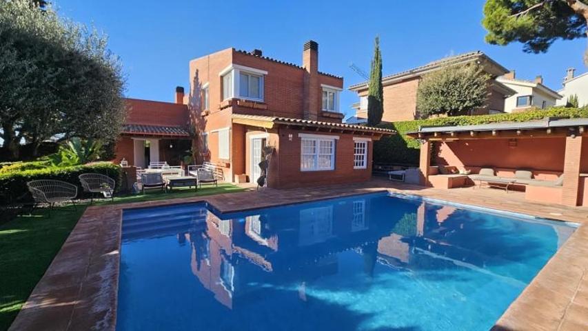 Chalet en alquiler en Teià photo 0