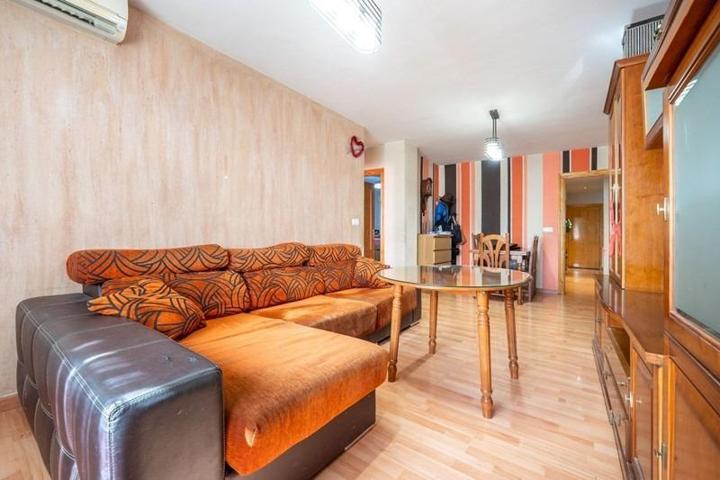 Piso en venta en Churriana de la Vega, Centro photo 0