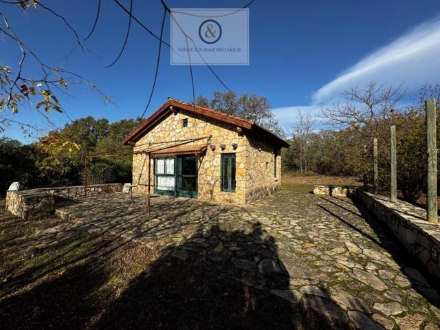 Chalet en venta en Candeleda photo 0