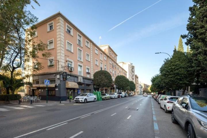 Piso en venta en Granada photo 0