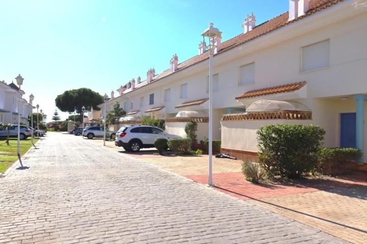 Adosada en venta en Cartaya, Nuevo portil photo 0