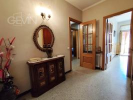 Piso en venta en Santa Perpètua de Mogoda, Centro photo 0