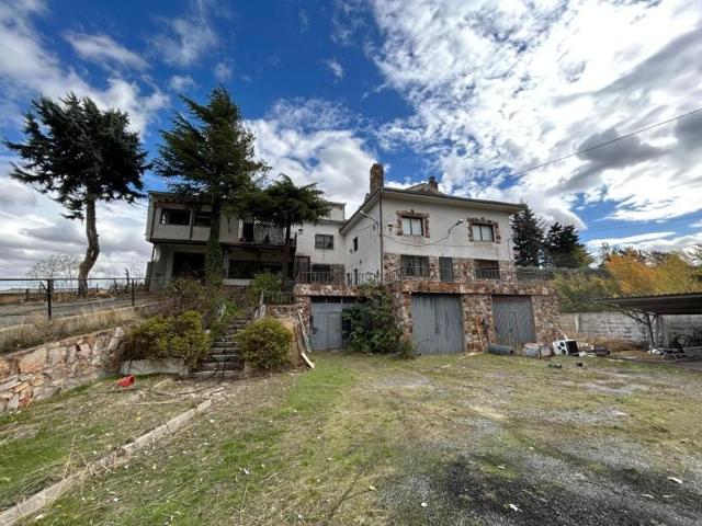 Chalet en venta en Carbajosa de la Sagrada, Salamanca photo 0